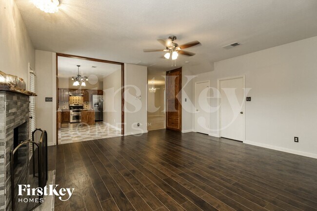 Foto del edificio - 1055 Waterview Dr