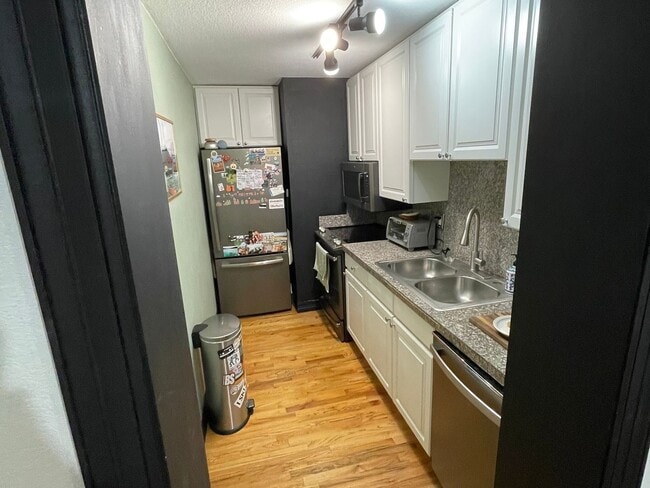 Foto del edificio - 1 Bedroom Condo in Uptown, Denver