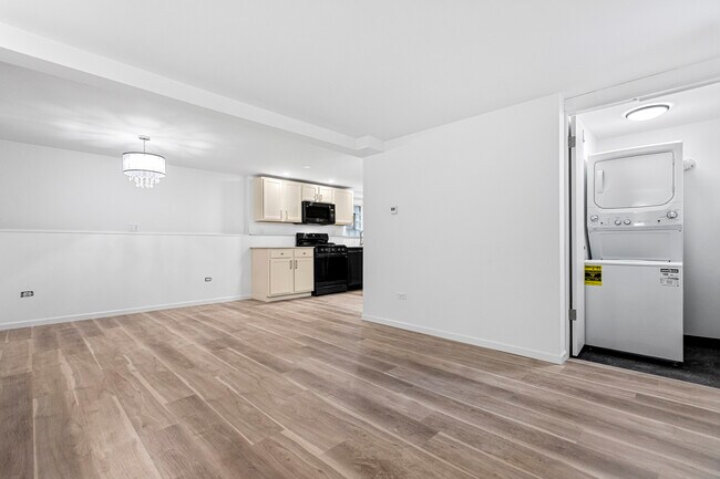 Foto del edificio - 4701 W Berteau Ave