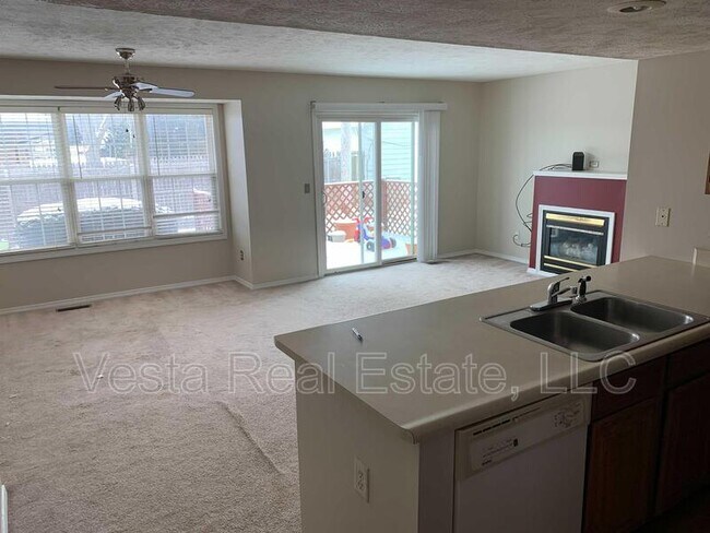 Building Photo - 1004 Doral Dr