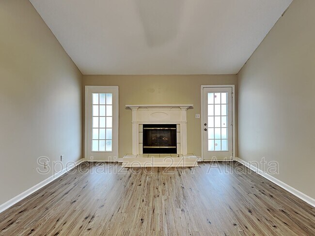 Building Photo - 243 Oak Cir N