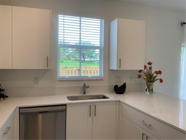 Foto del edificio - 4662 NW 120th Way