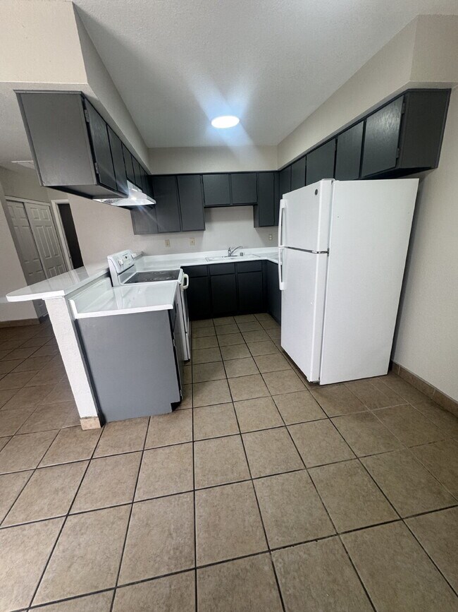 Building Photo - Clean, Crisp & Ready Now