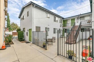 Building Photo - 4916 Hazeltine Ave