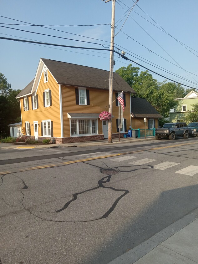 Primary Photo - 114 W Main St