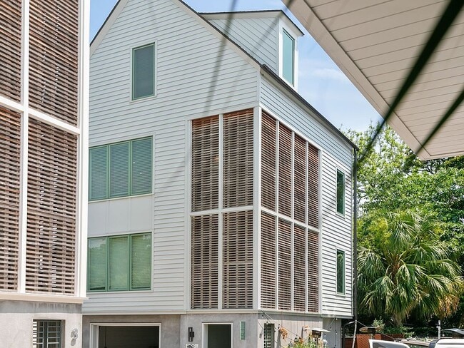 Building Photo - 3 Sanctuary Ct