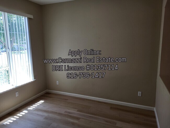 Foto del edificio - 1626 Loon Lake St