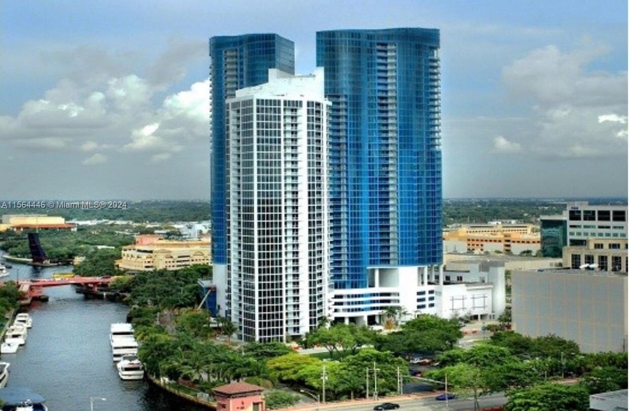 Primary Photo - 333 Las Olas Way