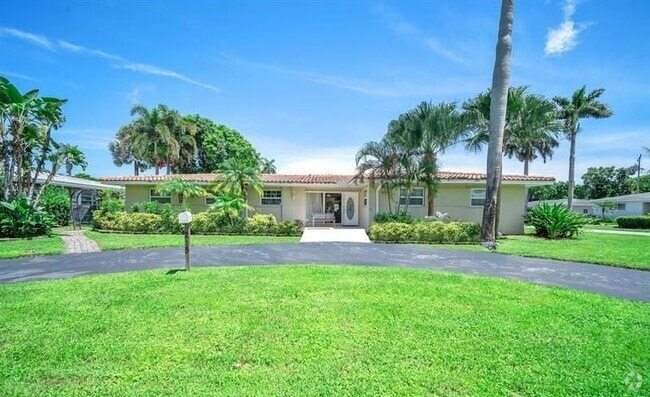 Building Photo - 215 Entrada Dr
