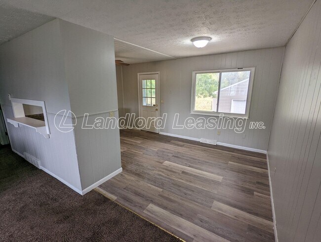 Foto del edificio - Attractive bi-level home with recent updates.