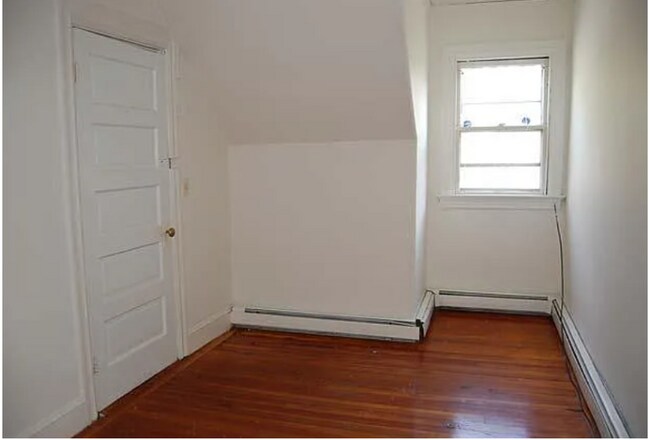 Building Photo - 351 Thayer St