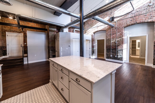 Buckingham & Balmoral - Buckingham & Balmoral Apartments