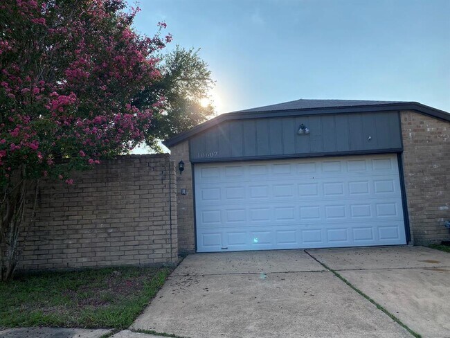 Building Photo - 10607 Staghill Dr