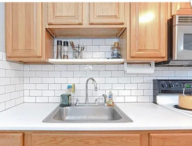 Foto del edificio - 56 S Shore Rd