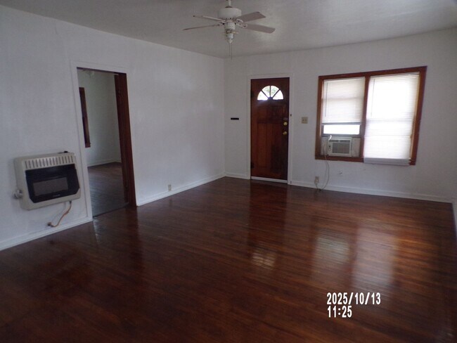 Foto del edificio - Very nice two-bedroom home located in the Walters area! One Dog under 20 lbs with owner approval!