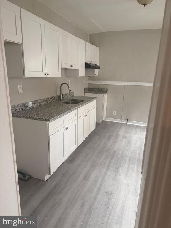 Building Photo - 518 Chain St