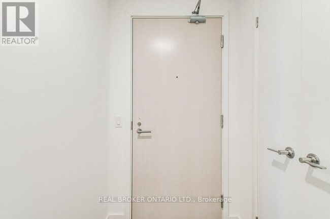 Building Photo - 115 Blue Jays Way