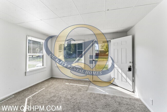 Foto del edificio - Available Now! - Lawn Maintenance Included