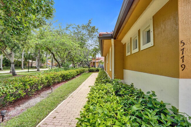 Foto del edificio - 5779 NW 120th Ave