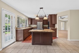 Building Photo - 9211 Palm Shores Dr