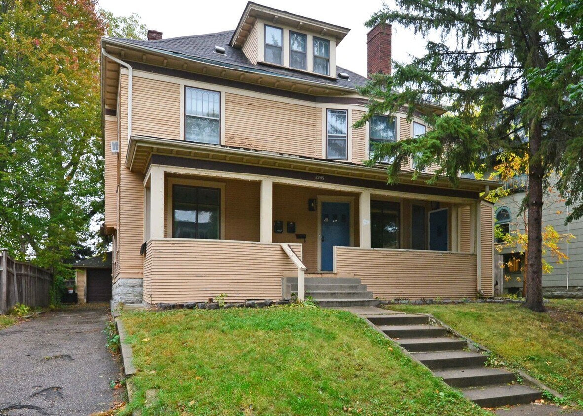 Foto principal - 2209 Aldrich Ave S