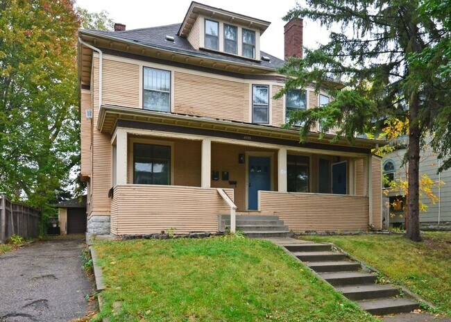 Foto del edificio - 2209 Aldrich Ave S