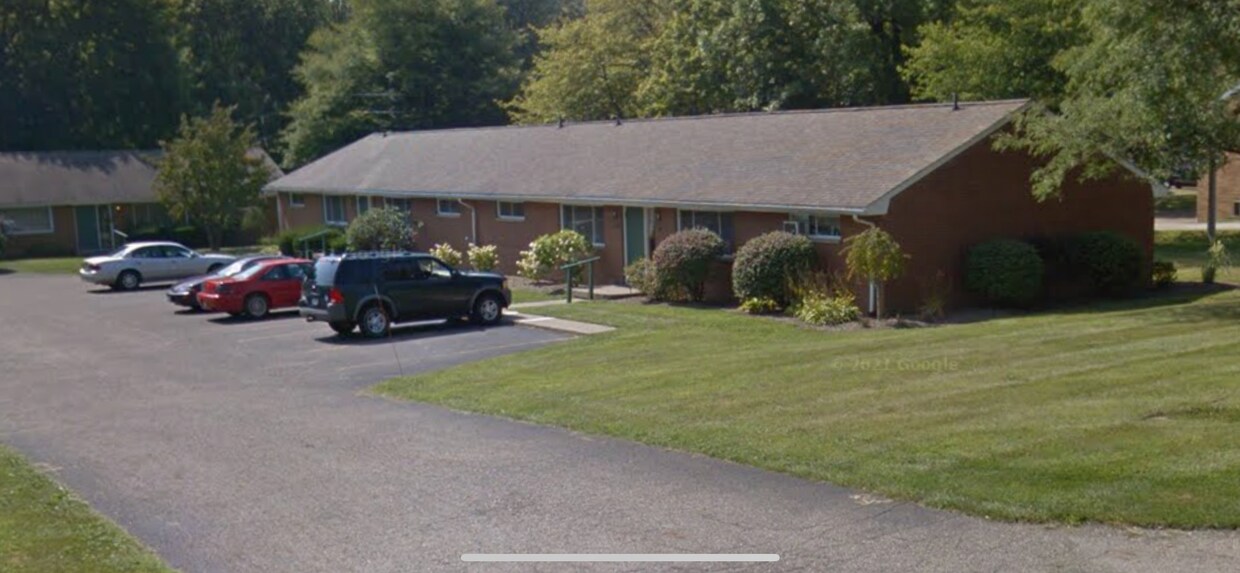 Front Entrance - 1682 Rosemont Rd