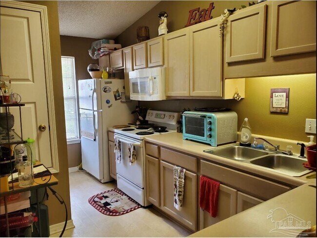 Building Photo - 9580 Cobblebrook Dr
