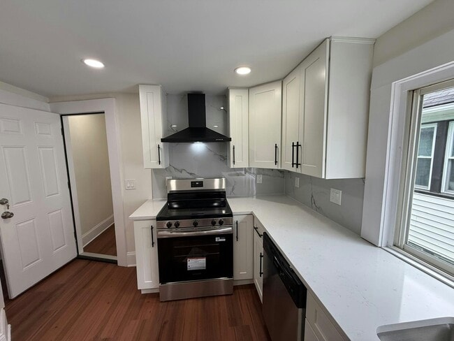 Building Photo - 1326 W 110th St