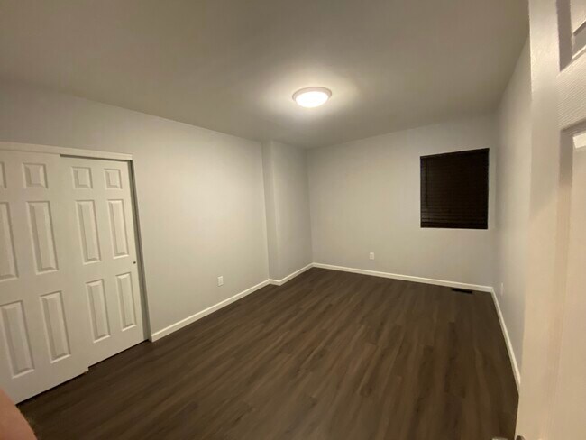 Foto del edificio - 55 Woodhull Rd