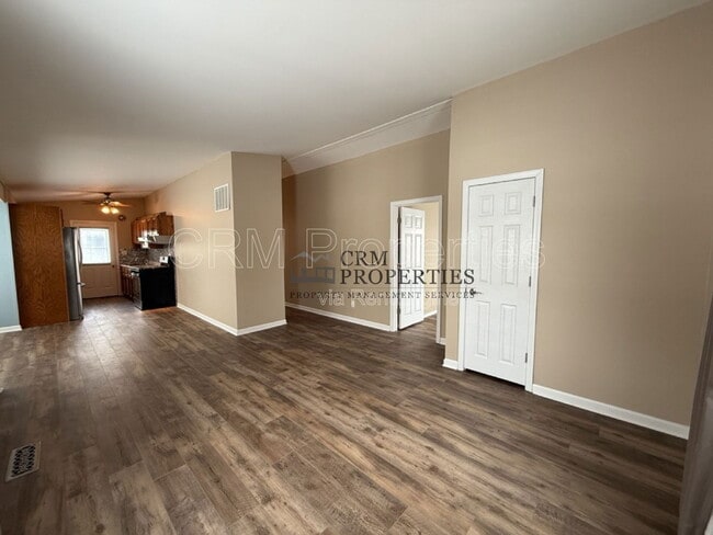 Building Photo - 1004 E Cornell Rd