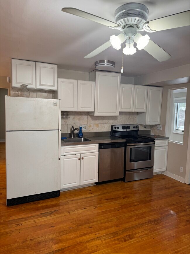 Building Photo - 108 Juniper Ln