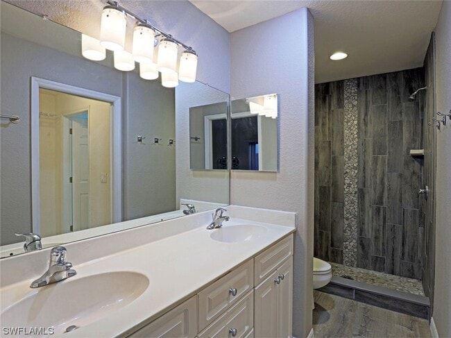 Building Photo - 5264 Cedarbend Dr