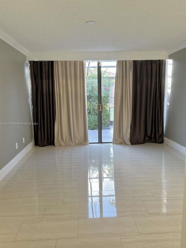 Foto del edificio - 1590 Fairway Rd