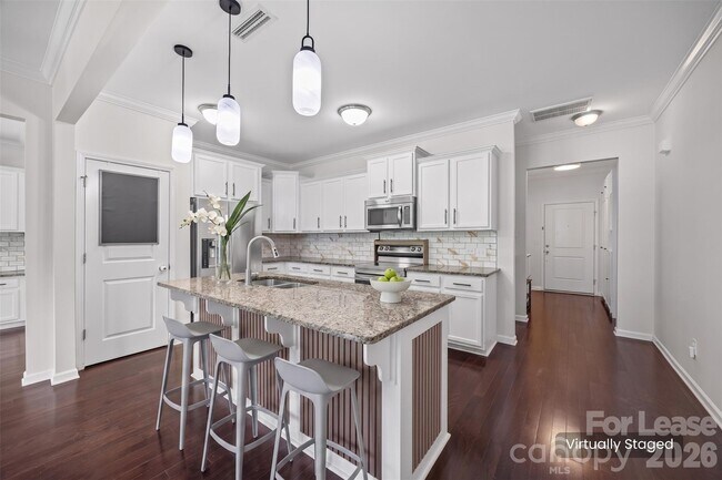 Building Photo - 872 Summerlake Dr