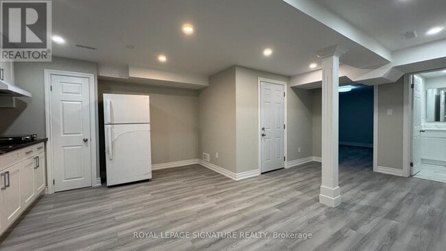 Building Photo - 1686 Summergrove Crescent