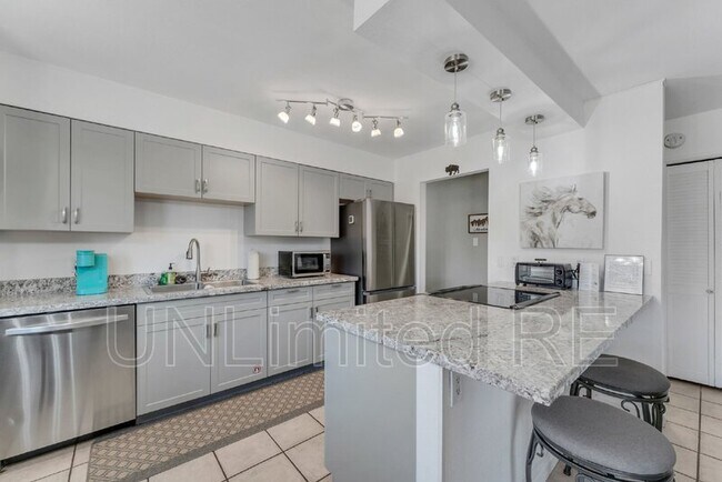 Building Photo - 3310 W Mountain Dr