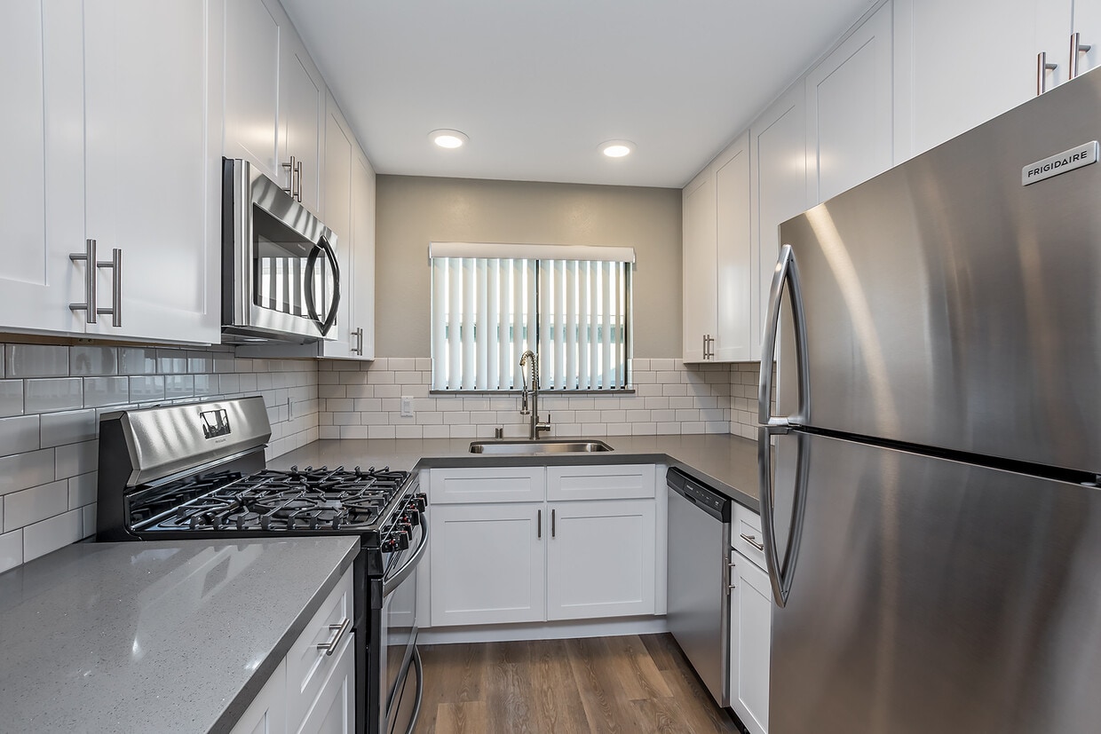 Primary Photo - Altair Apartments