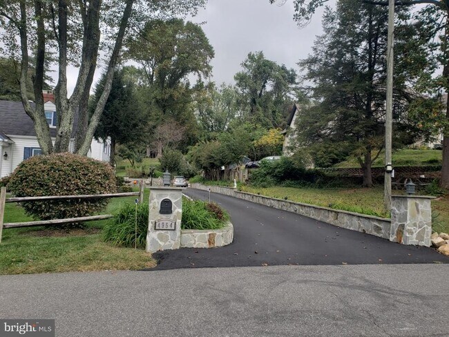 Foto del edificio - 4954 Sunset Ln