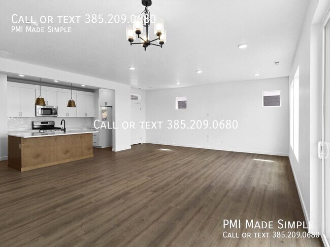 Building Photo - 4935 N Willowbank Dr