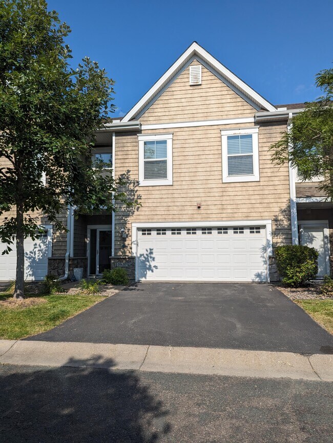 Building Photo - 10857 S Shore Dr