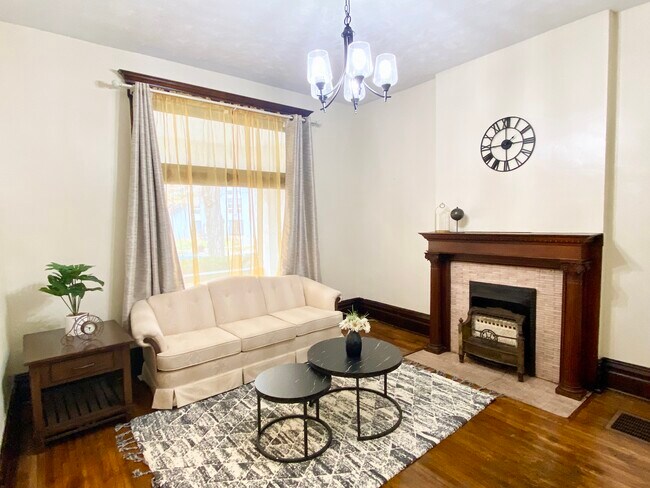 Foto del edificio - 1374 Neil Ave