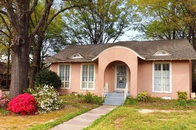 Building Photo - 1930 Snowden Ave