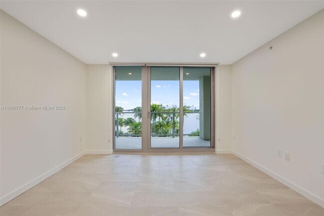 Building Photo - 1500 Bay Rd