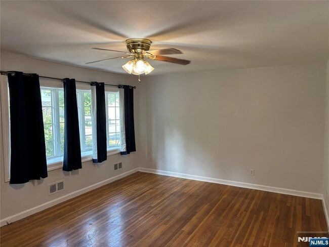 Building Photo - 31 Farview Terrace