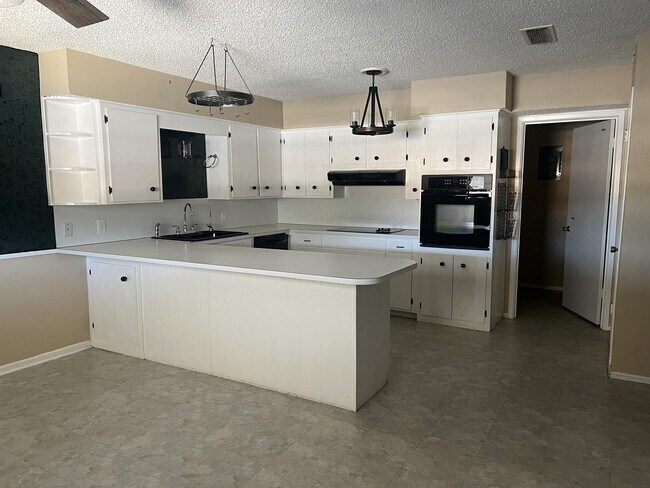 Building Photo - 2503 W Wadley Ave