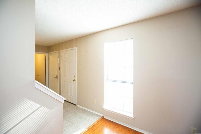 Building Photo - 7 Westglen Cove