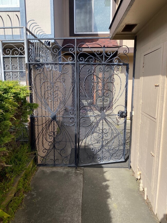 Front security gate - 3912 Haussman Ct