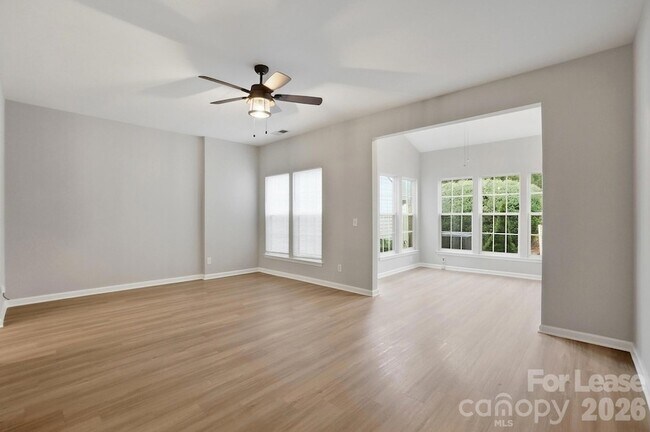 Foto del edificio - 3028 Misty Harbor Cir