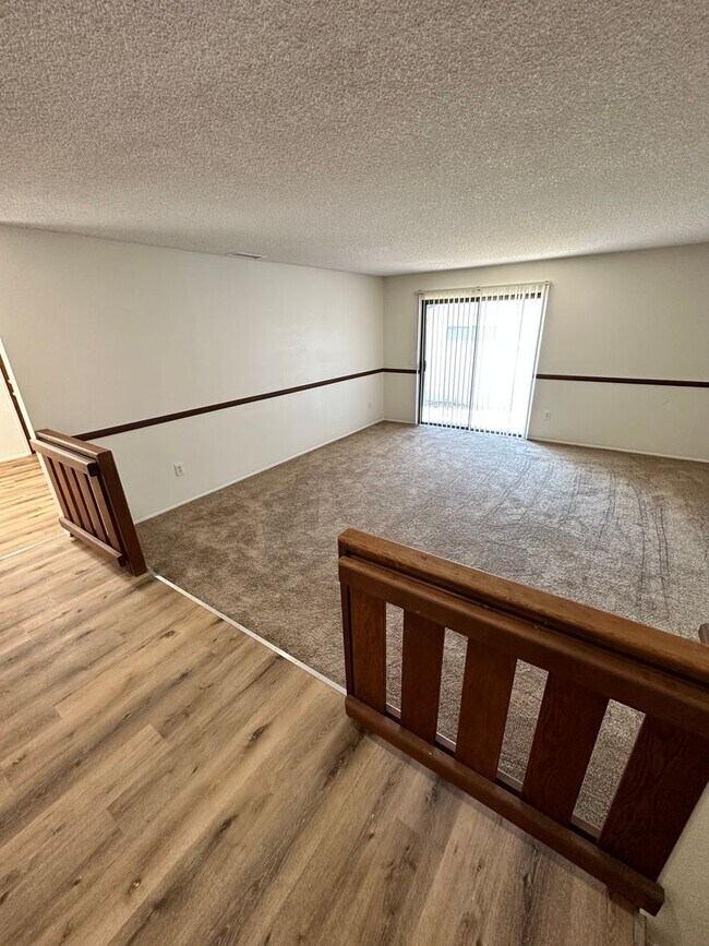 Foto del edificio - Updated 3BR/2BA house with 2 car garage, f...